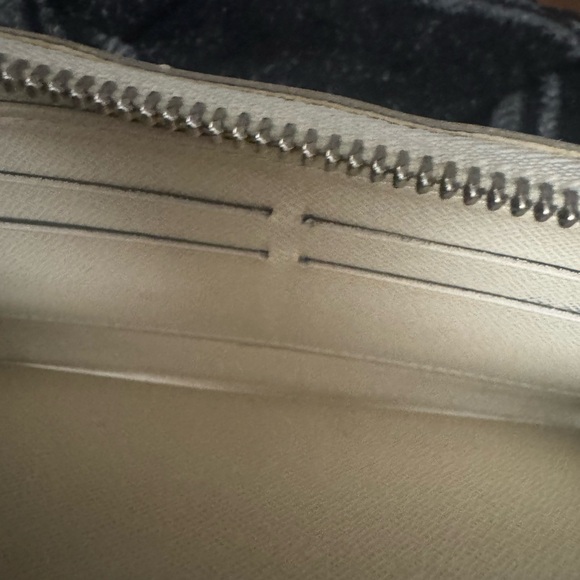 Louis Vuitton RARE White/Cream Epi Long Zip Wallet - Picture 8 of 8
